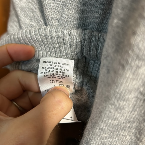 Gray wool blend cardigan from under armour - Picture 9 of 9